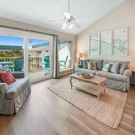 Cozy And Bright Condo On Private Section Of Beach With A Pool!